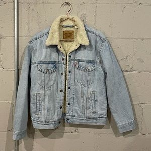 NWOT Levi’s Original Sherpa Trucker Jacket M
